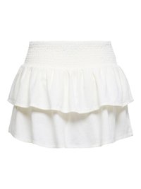 Mini jupe blanche à volants avec taille smockée élastique et couches froncées, tissu doux, style décontracté.
