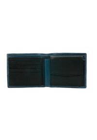 Billetera de cuero negro con acentos azules, que cuenta con múltiples ranuras para tarjetas y un bolsillo para billetes. Textura suave y diseño limpio y minimalista.