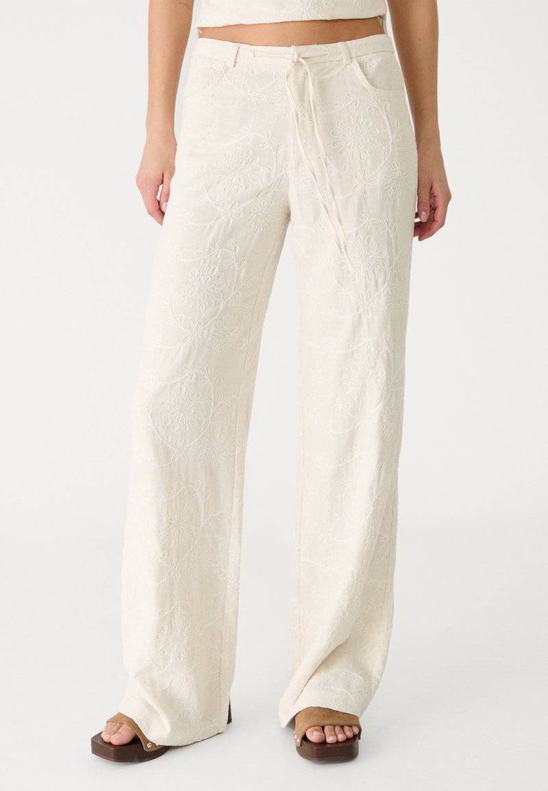 Stradivarius - EMBROIDERED - Pantalon classique - stone, Agrandir