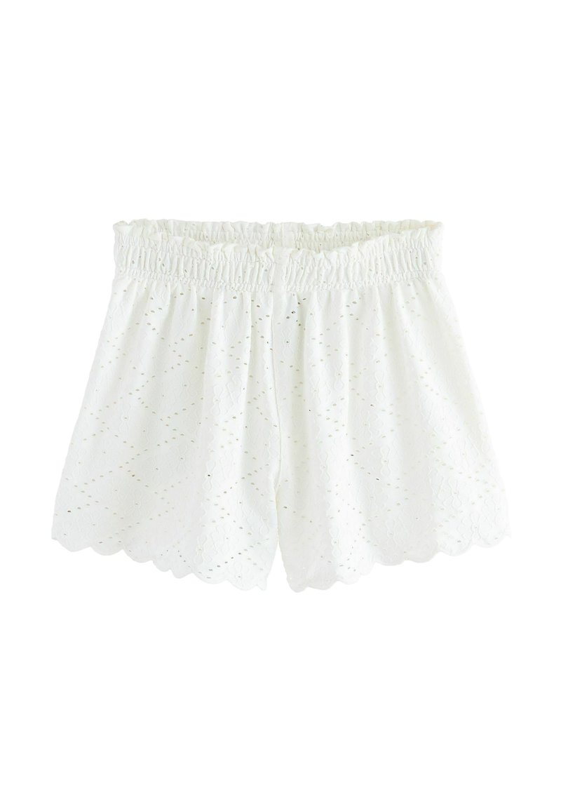 Shorts en coton blancs avec un ourlet festonné, une taille élastique et un motif texturé avec de petites découpes sur tout le tissu.