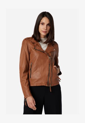 Braune Leder-Bikerjacke mit einem cropped Design, asymmetrischem Reißverschluss und silbernen Beschlägen. Sie verfügt über Reißverschlusstaschen und Details an den Ärmeln.