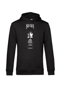 Felpa nera realizzata in cotone. Il davanti presenta un testo grafico e un ritratto in monocromo, con accenti bianchi sul tessuto nero.