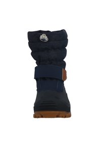 Botte de neige bleu marine avec un dessus en tissu texturé, bord élastique, sangle Velcro et semelle en caoutchouc. Quincaillerie en métal pour ajustement du serrage.