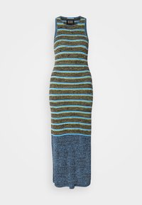 Robe longue sans manches en maille avec des rayures horizontales bleu, noir et jaune, et une partie inférieure unie bleue texturée.