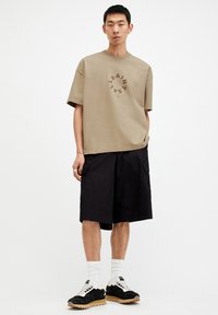 AllSaints TIERRA CREW - Camiseta estampada - acre brown