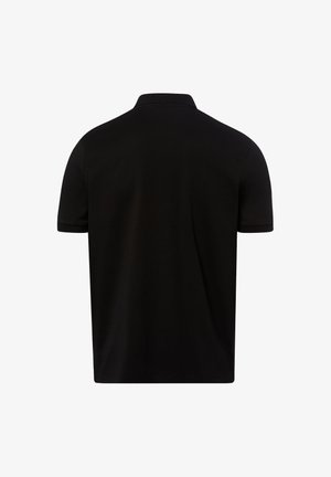 Zwart poloshirt met korte mouwen en kraag, gezien van achteren op een witte achtergrond.