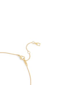 Guldtonet kædedyne har et delikat linkdesign med en hængelås og justerbar længde, der fremhæver fint, poleret metal.