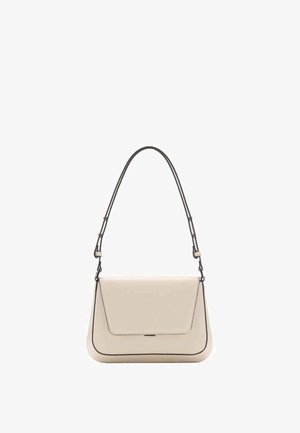Borsa a spalla in pelle beige con rifiniture nere, chiusura a patta rettangolare e tracolla regolabile con chiusure metalliche.
