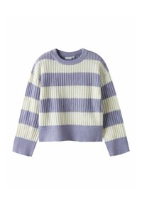 Maglione a righe in tessuto morbido a maglia con strisce alternate giallo pallido e lavanda. Presenta una scollatura rotonda e maniche lunghe con polsini a costine.