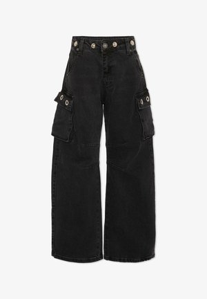 Czarne spodnie cargo wykonane z denimu o szerokim kroju. Posiadają wiele bocznych kieszeni i metalowe oczka. Miękka tekstura.