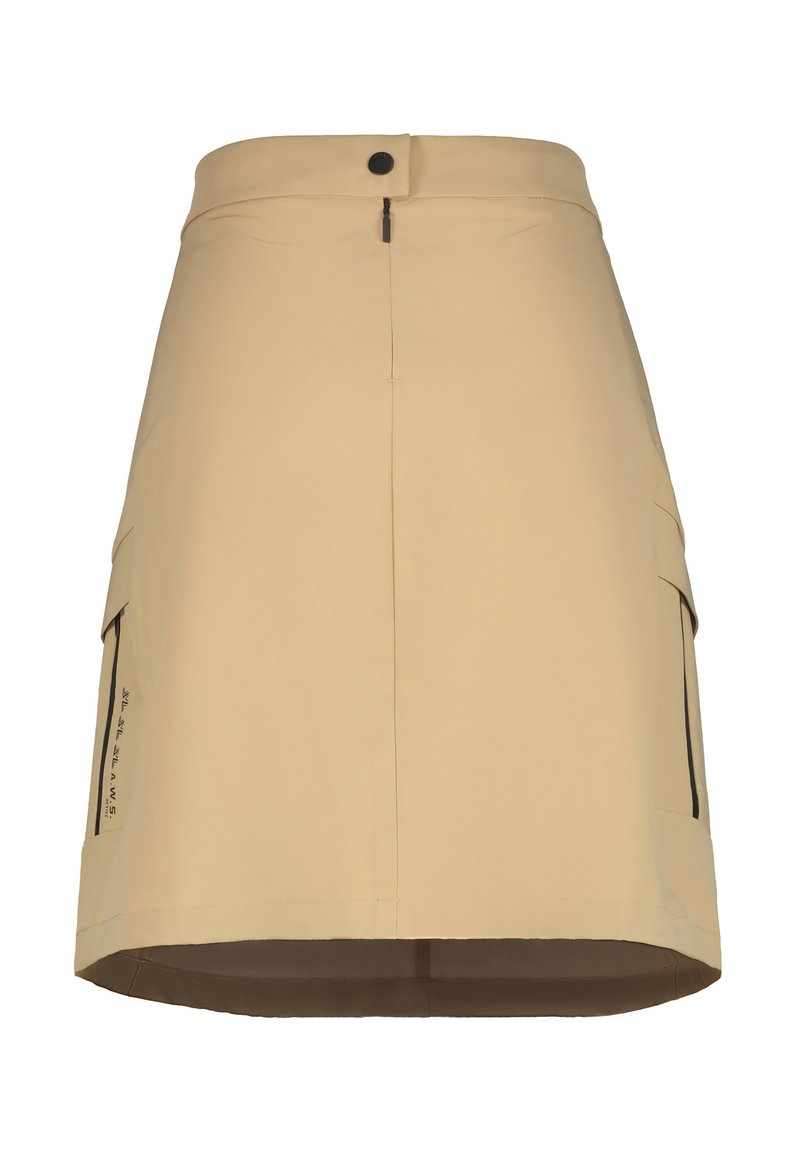 Beige skort yang terbuat dari kain ringan, dilengkapi dengan penutupan kancing, saku samping dengan ritsleting, dan hem yang sedikit melengkung ke atas.