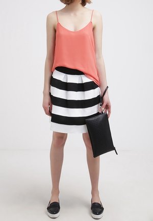 Even&Odd, Pochette - black