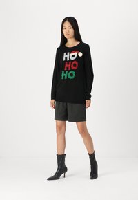 Vero Moda VMHOHO O NECK  - Neule - black/silver/red/green