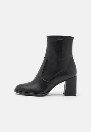 Classic ankle boots - black