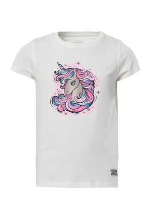 Biały T-shirt z krótkim rękawem z kolorową głową jednorożca z różową, niebieską i fioletową płynącą grzywą otoczoną małymi gwiazdkami.