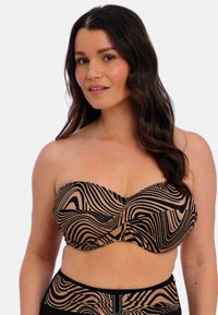 Top de bikini sin tirantes en un patrón ondulado en tonos marrón y negro, con una textura recogida y un diseño que brinda soporte. Acabado suave sin hardware visible.