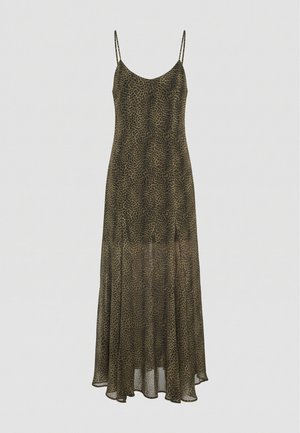 Robe longue à imprimé léopard olive et noir, à fines bretelles, avec un décolleté arrondi et un ourlet fluide et transparent.