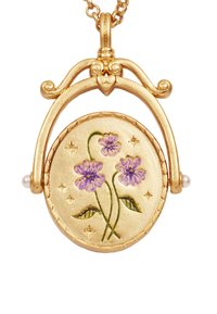 Kullanvärinen medallion, jossa kukkakuvio, jossa on purppuranvärisiä kukkia, vihreitä varsia ja kullanvärisiä tähtiä. Sivulla helmiäispainatuksia.