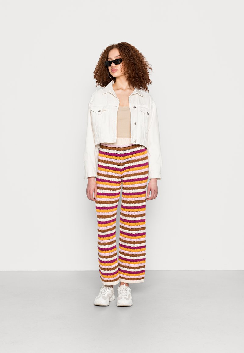 Damen T-Shirts | YAS YASEMIL CROPPED Top sandshell/offwhite - PC28779 Damen T-Shirts | YAS YASEMIL CROPPED Top sandshell/offwhite - PC28779