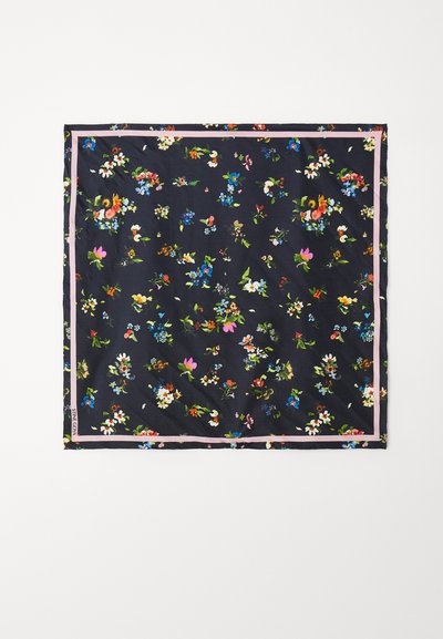 Écharpe en soie à motif floral avec un fond bleu marine et des fleurs éclatantes, bordée d'un fin contour rose. Forme carrée, texture lisse.