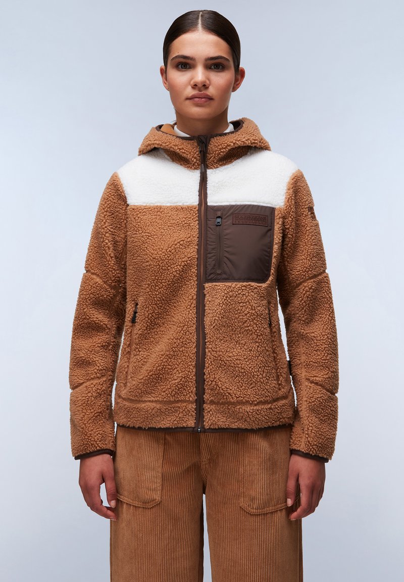 Bruine fleece jas met een wit en bruin paneel, voorkant met ritssluiting, capuchon en borstzak. Corduroy broek met verticale ribbels en zakken.