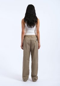 Dr.Denim HILL - Trousers - khaki