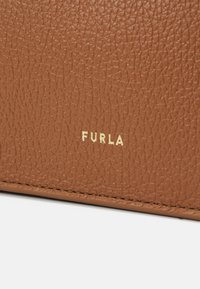 Furla NUVOLA S BUCKET BAG - Sac à main - brown