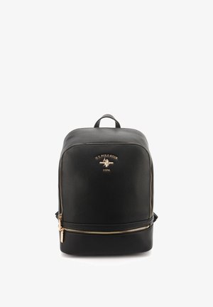 Zaino nero con texture, cerniera dorata e logo U.S. Polo Assn. in oro, dotato di maniglia superiore e tasca frontale con cerniera.
