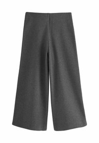 Culottes gris en tissu doux et élastique. Présentent une coupe large et fluide avec une texture lisse et sans détails visibles.
