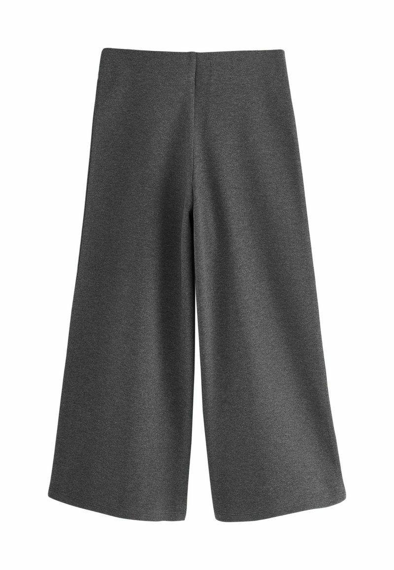 Culottes gris en tissu doux et élastique. Présentent une coupe large et fluide avec une texture lisse et sans détails visibles.