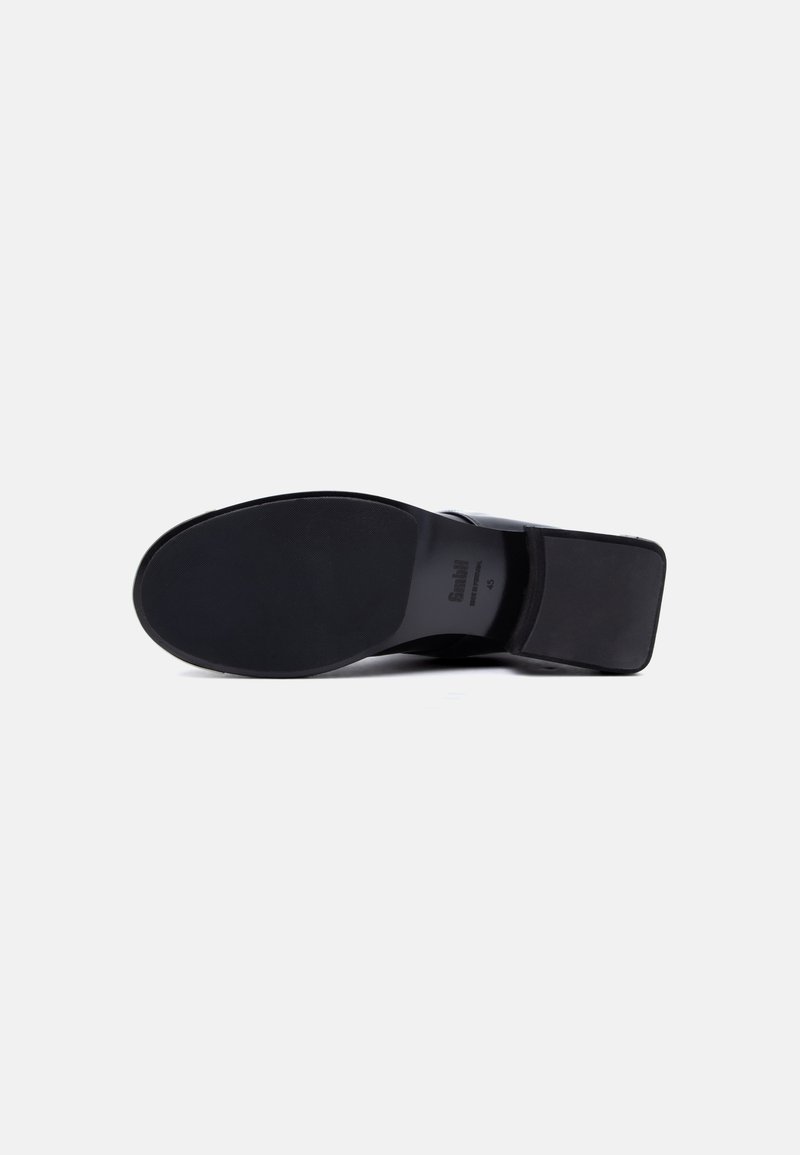 Sole of a black formal shoe with a low block heel, showing smooth outsole and size marking "45" on light background.