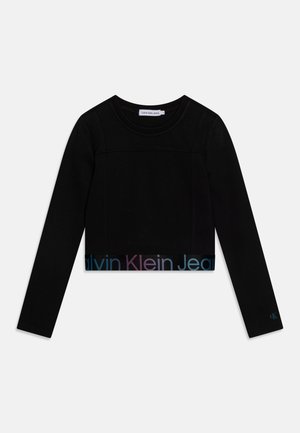 Czarny krótki top z długim rękawem i okrągłym dekoltem, z kolorową taśmą z logo u dołu i subtelnymi przeszyciami.