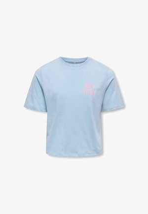 Lichtblauw cropped T-shirt met korte mouwen, een ronde hals en roze tekst 'HEY YOU!' op de linkerbuste.