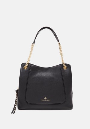 Sort læder Michael Kors skuldertaske med guldkæde stropper og logo foran, rektangulær form med lynlås med kvast i siden.