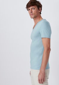 Damart COL V CLIMATYL - T-shirt basic - vert