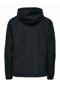 Czarna kurtka z kapturem, wykonana z gładkiego, wodoodpornego materiału. Posiada elastyczne mankiety oraz prosty, nieozdobiony design.