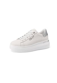 Sneakers in pelle bianca con suola spessa bianca, dettagli in argento sul tallone e lacci argento. Presentano il logo "QH7" sul lato.