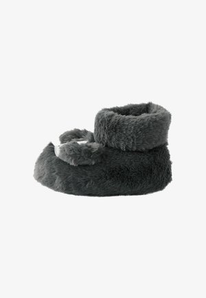 Grijze pluche slipper met een zachte vachttextuur, afgeronde vorm en een hoge schacht. Heeft een decoratief teengebied en is ontworpen voor comfort.