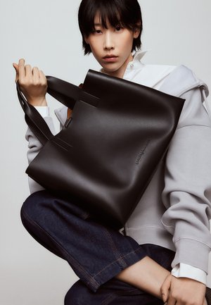 ADOLFO DOMINGUEZ, MICA HORIZONTAL SHOPPER - Sac à main - black