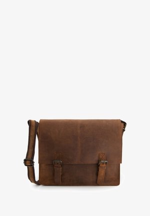 Brun læder messenger-taske med en glat tekstur, der har en fold-over klap, to justerbare spænder og en aftagelig skulderrem.