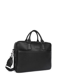 Sac à ordinateur portable en cuir noir avec une surface texturée, deux poignées hautes, une bandoulière ajustable et une poche zippée à l'avant.