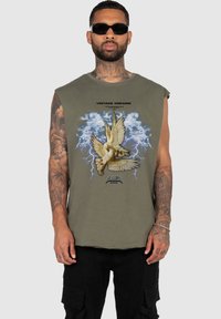 MJ Gonzales VINTAGE DREAMS - SLEEVELESS TEE - Felső - olive
