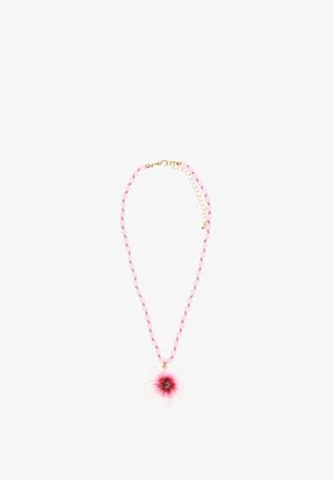 Collana con perline rosa chiaro e ciondolo a fiore bianco con centro rosa scuro e chiusura dorata con catena regolabile.