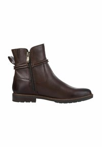 Bota de cuero marrón hasta el tobillo con un cierre de cremallera lateral, costuras mínimas, punta redondeada y una suela de goma delgada. Presenta una correa decorativa cerca del tobillo.