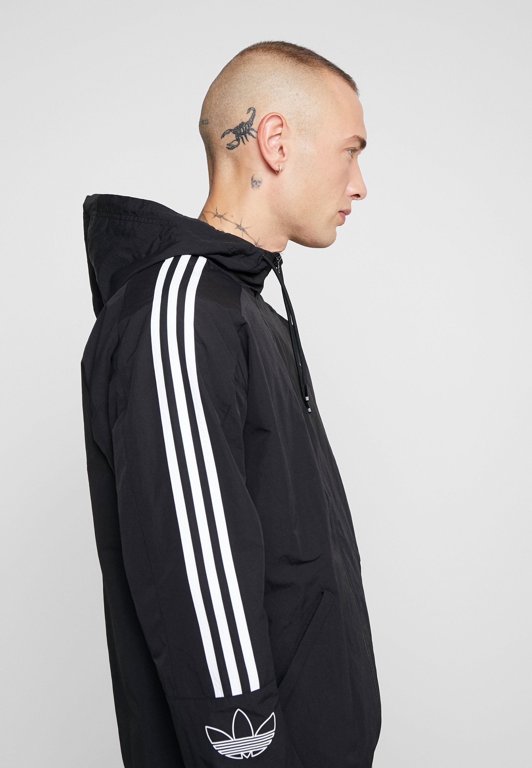 adidas Originals OUTLINE WINDBREAKER JACKET Leichte Jacke adidas Originals Leichte Jacke blackschwarz