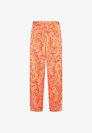 Hose mit weitem Bein und lockerer Passform, die einen lebhaften roten Hintergrund mit komplizierten gelben und rosa Paisleymustern aufweist. Glatte Stofftextur.