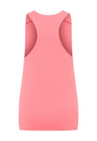 Top senza maniche di colore rosa brillante, realizzato in tessuto elasticizzato. Presenta un collo rotondo e fori per le braccia aperti con cuciture piatte.