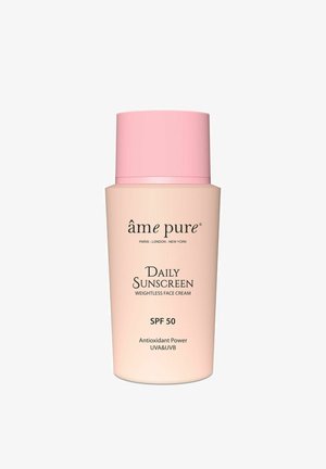 Lys rosa flaske med Âme Pure Daily Sunscreen ansiktskrem med SPF 50, antioksidantkraft og UVA- og UVB-beskyttelse.