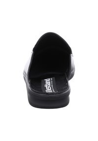 Sandales noires à enfiler avec une tige en cuir lisse, semelle rembourrée et bout rond. Présente une large ouverture et une semelle texturée.