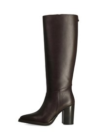 Bruin leren kniehoge laars met een spitse neus en blokhak. Gladde textuur met een eenvoudig ontwerp en geen zichtbare metalen onderdelen.